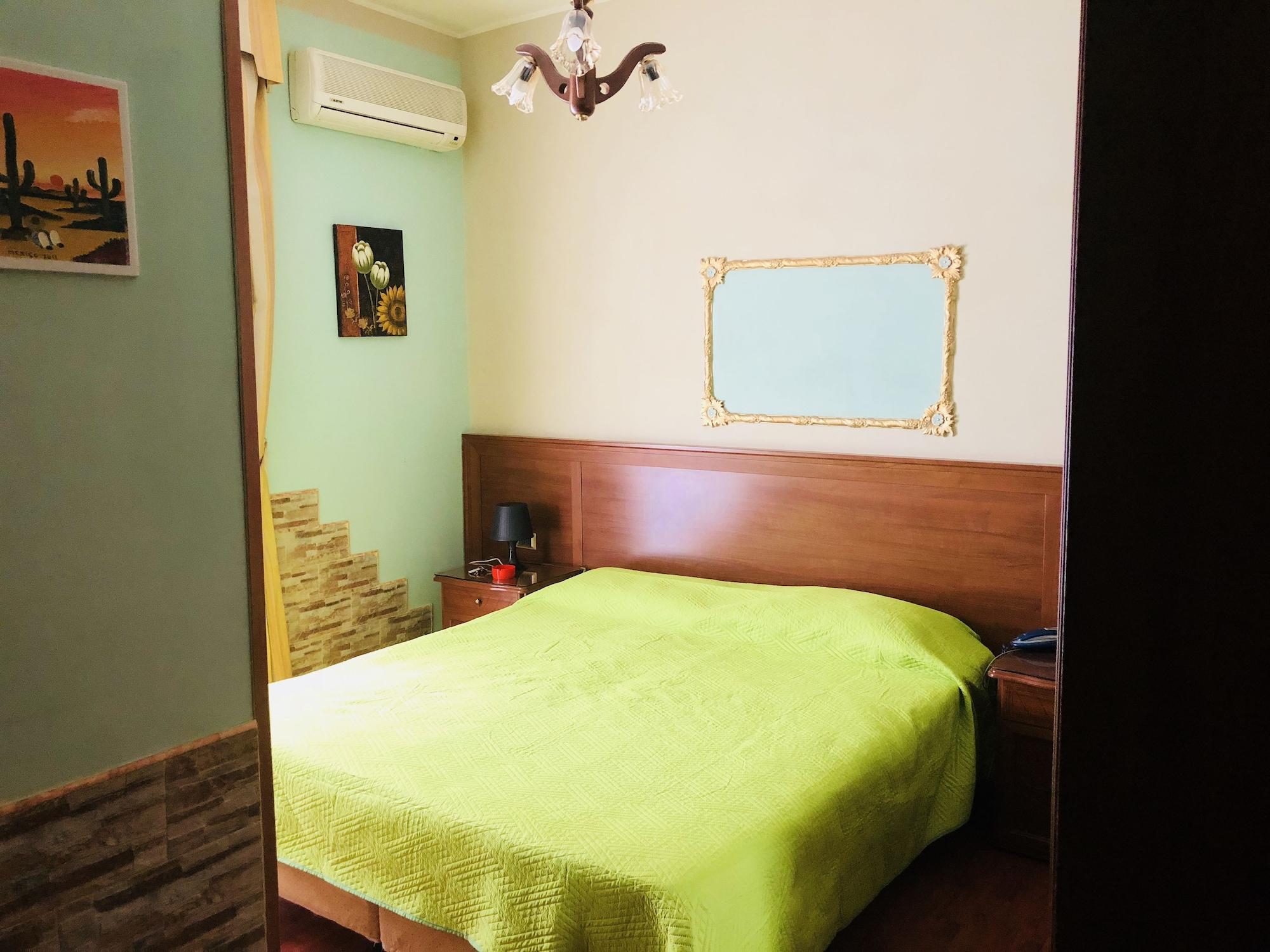 Hotel Iris Неаполь Екстер'єр фото