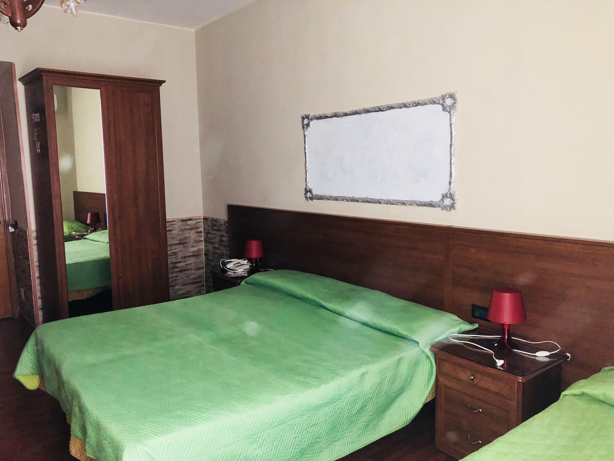 Hotel Iris Неаполь Екстер'єр фото