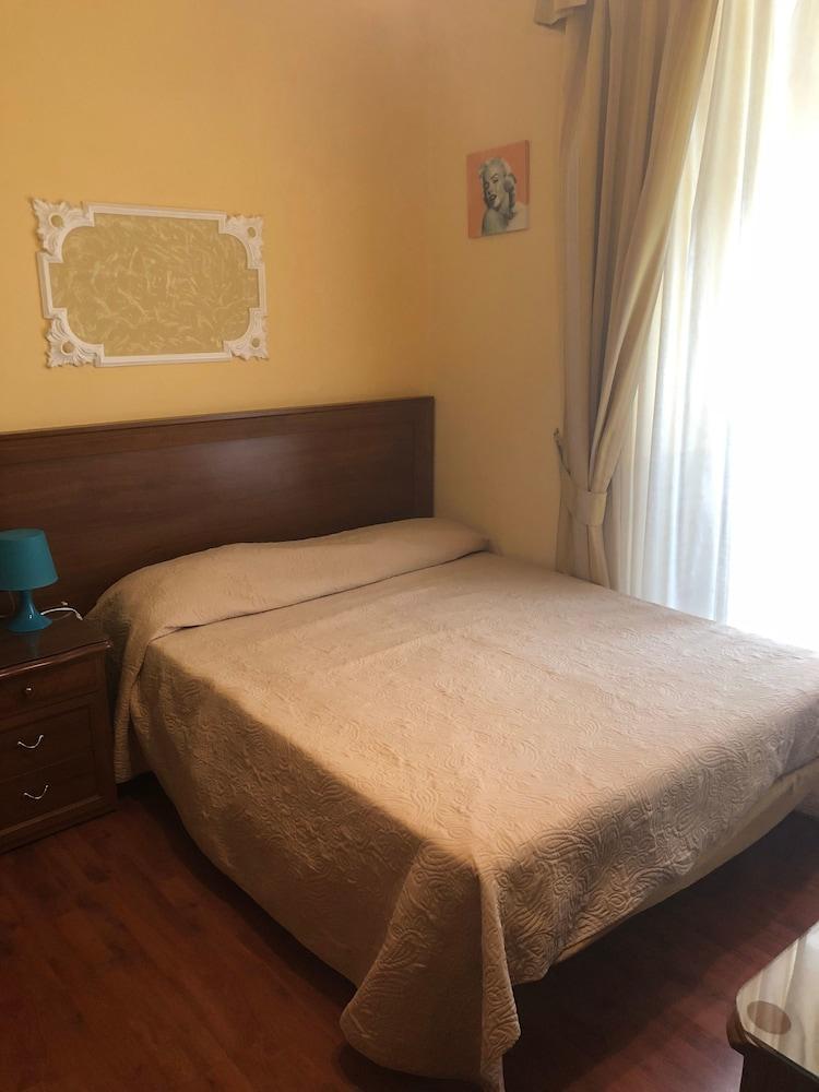 Hotel Iris Неаполь Екстер'єр фото