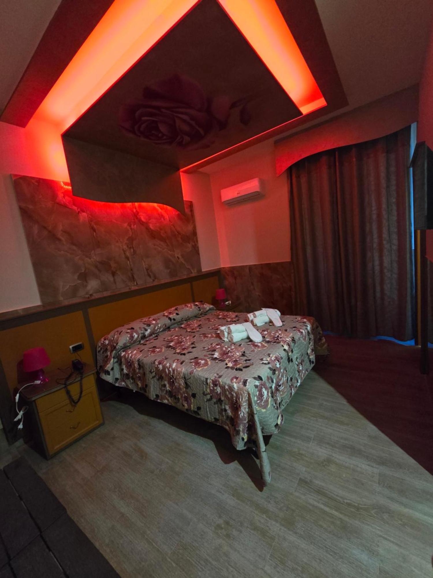 Hotel Iris Неаполь Екстер'єр фото