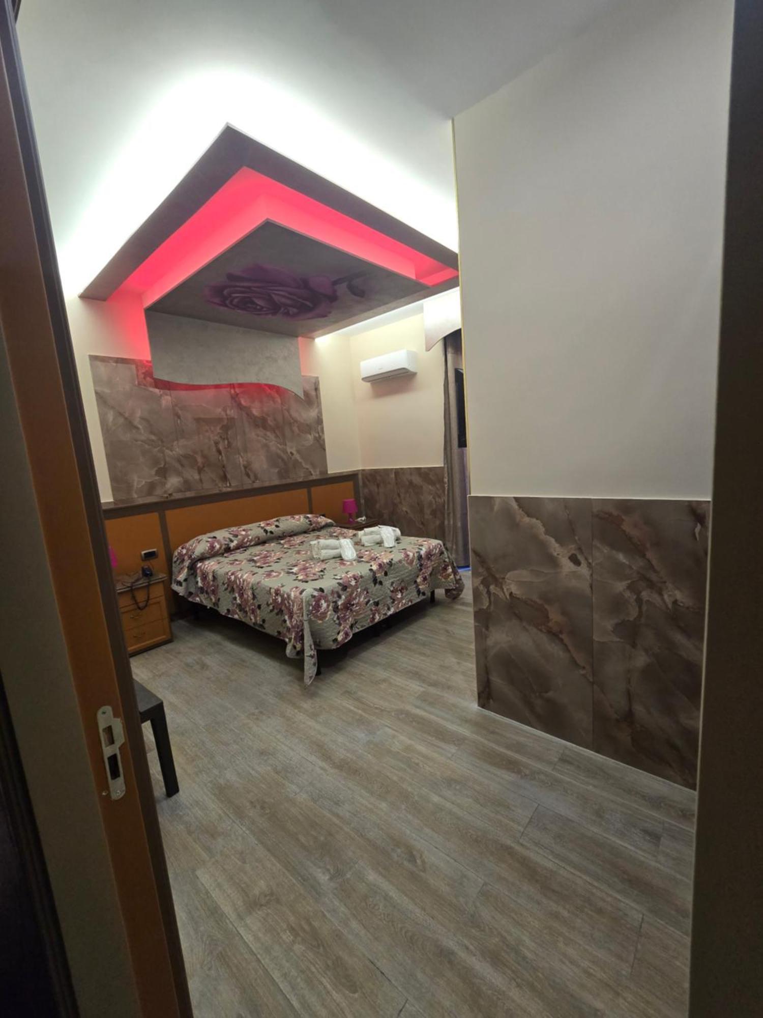 Hotel Iris Неаполь Екстер'єр фото
